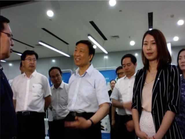 国家副主席李源潮视察粉蓝医疗并指导工作