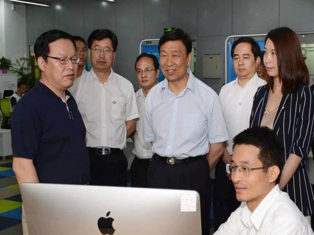 国家副主席李源潮视察粉蓝医疗并指导工作